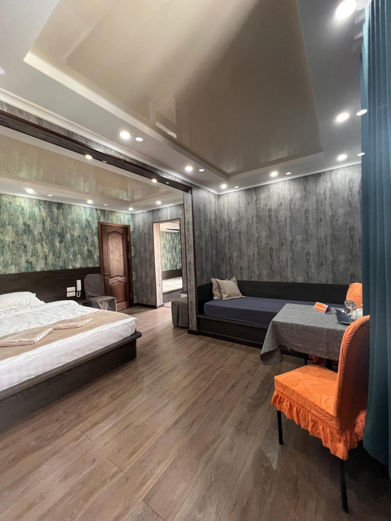 Salut Hotel Bishkek Exterior photo