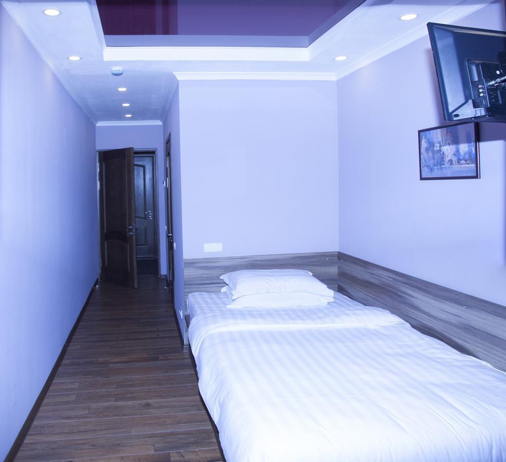 Salut Hotel Bishkek Exterior photo