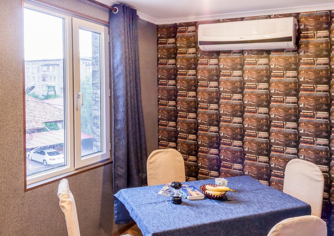 Salut Hotel Bishkek Exterior photo