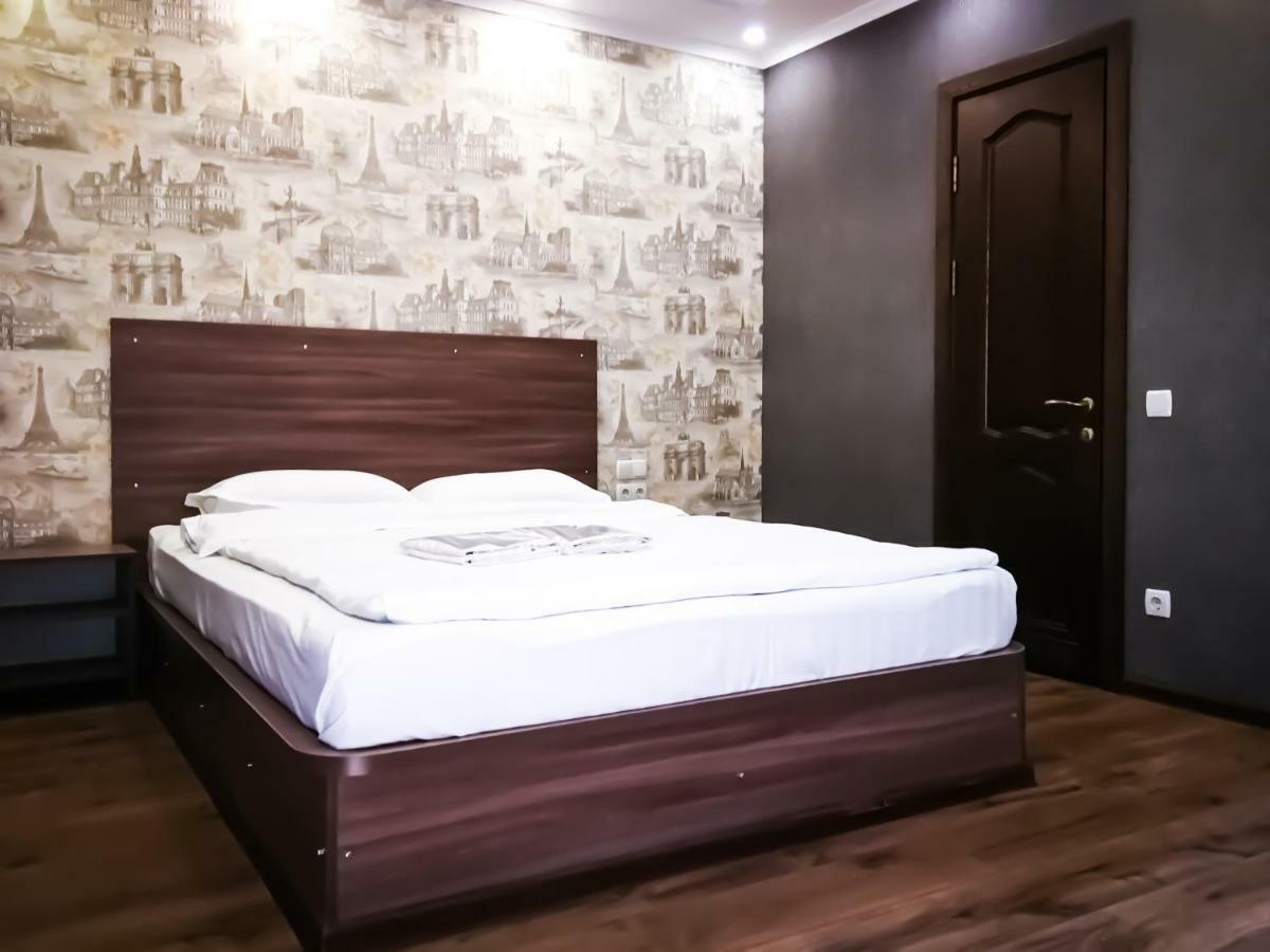 Salut Hotel Bishkek Exterior photo